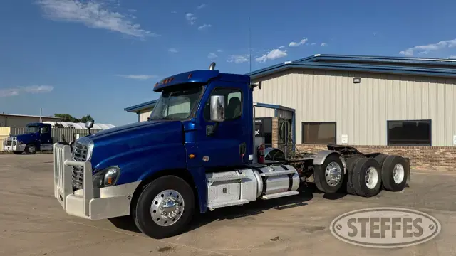 2018 Freightliner CA125DC