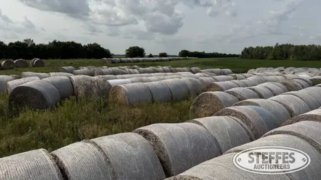 Approx. (600) straw bales