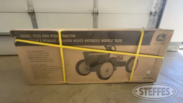 John Deere 7020