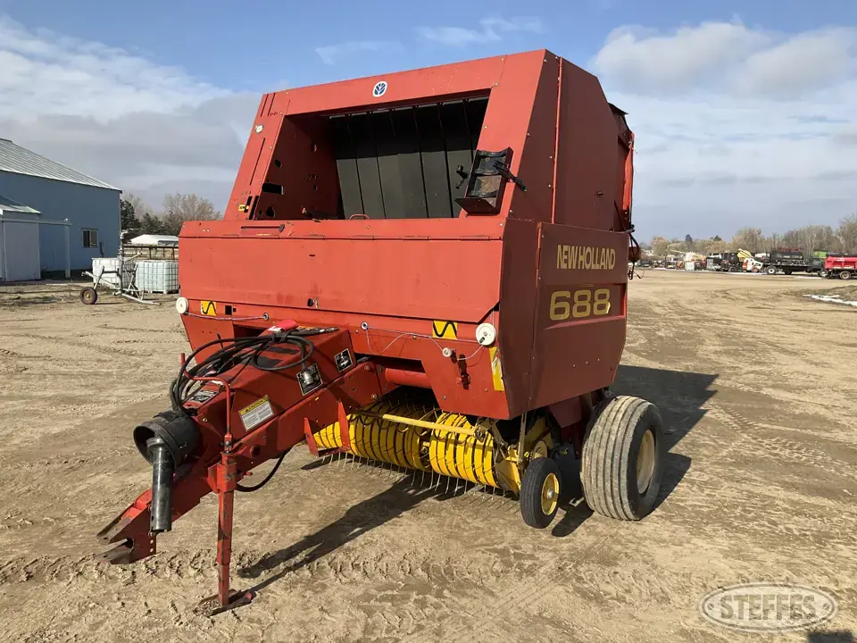 New Holland 688 Round Baler
