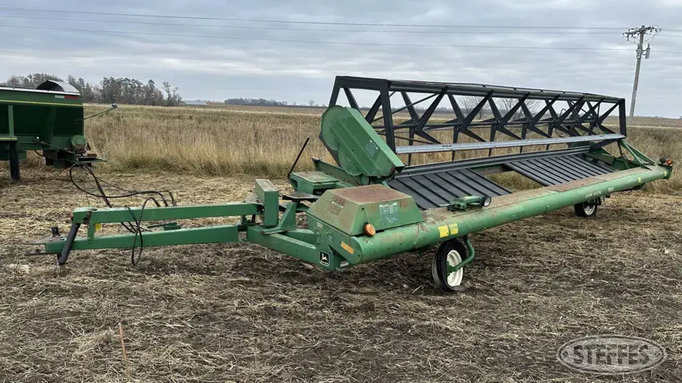 John Deere 590 Pull-Type Swather
