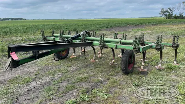 John Deere 100