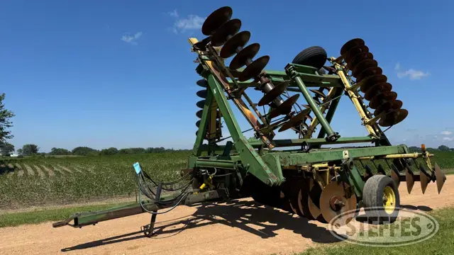 John Deere 330