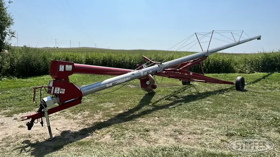 Hutchinson 1062 Swing Hopper Auger