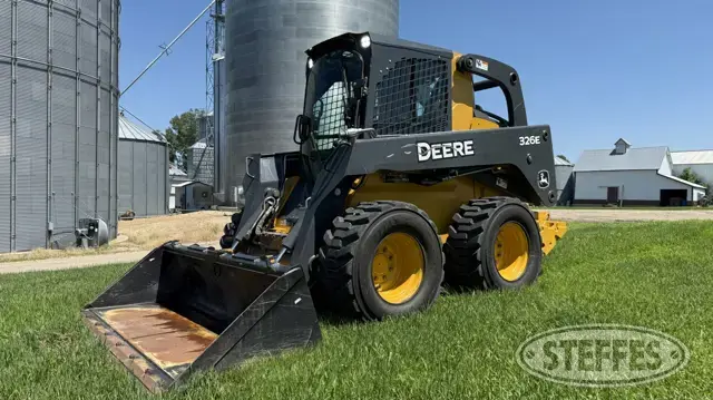 2015 Deere 326E