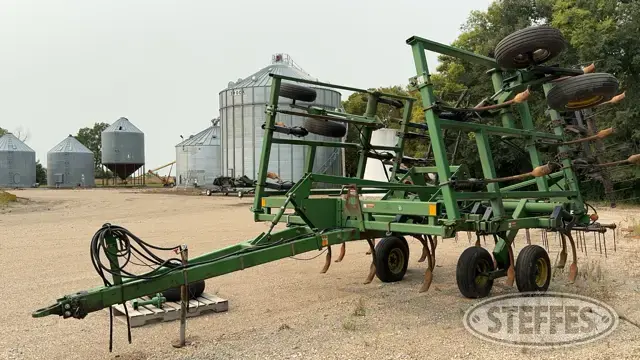 John Deere 680