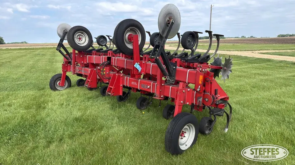 Case IH 183 Row Crop Cultivator