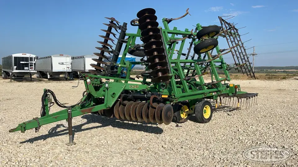 John Deere 726 Soil Finisher