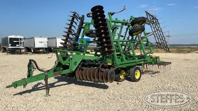 John Deere 726