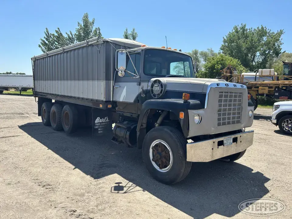 1980 Ford 9000 Tri-Axle Boxed Truck