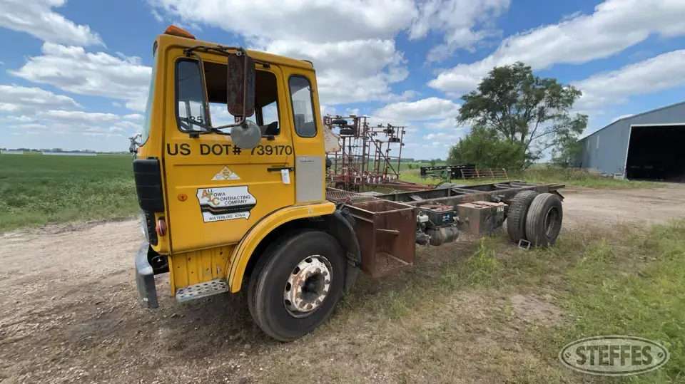 1989 Mack Mid-Liner Cabover Truck without Sleeper