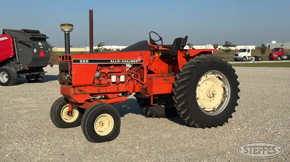 1972 Allis-Chalmers 200 2WD Tractor