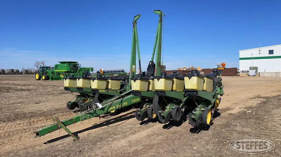 John Deere 7200 12 or More Row Planter