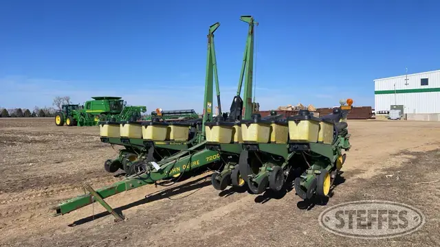 John Deere 7200