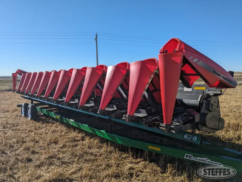 2012 Massey Ferguson 1230 Corn Head