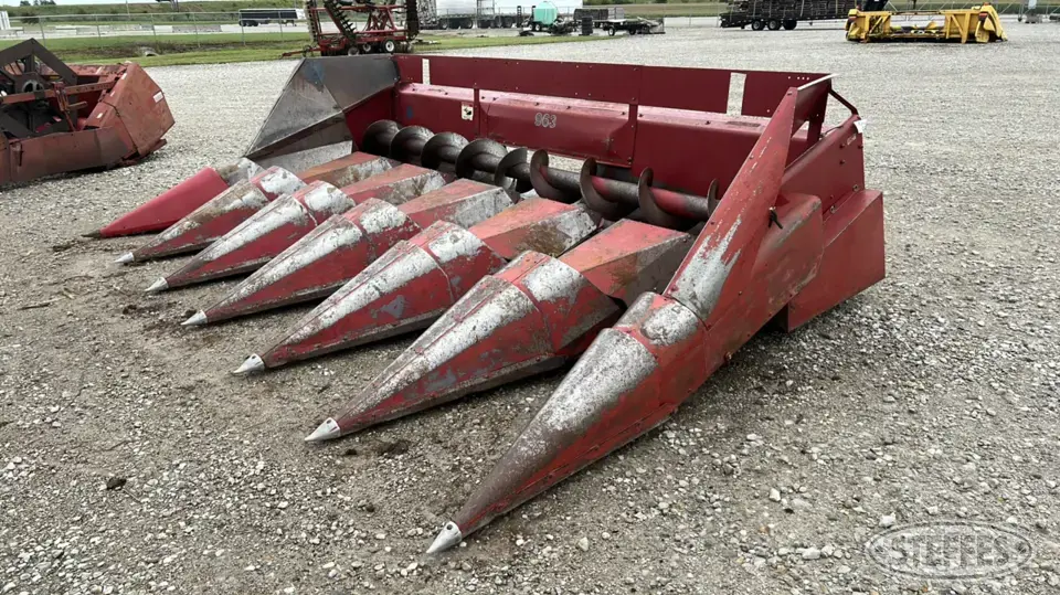 1985 International 963 Corn Head