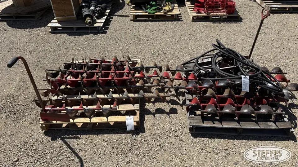 Wheatheart hyd. bin sweeps Bin Accessory