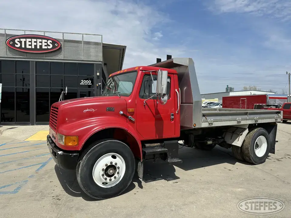 1999 International 4900 Single Axle Boxed Truck