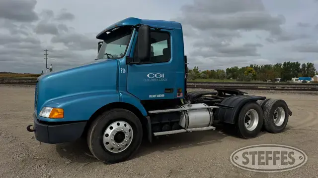 2002 Volvo VNM
