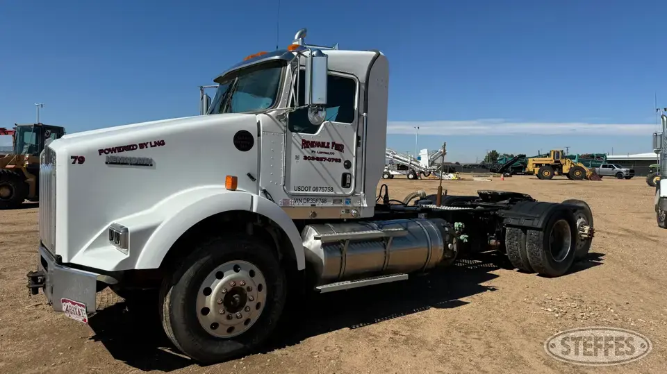 2013 Kenworth T800 LNG Conventional Truck without Sleeper