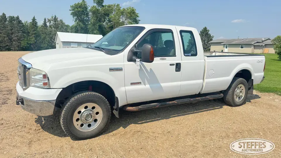2005 Ford Super Duty F-250 XL 3 Quarter Ton Pickup