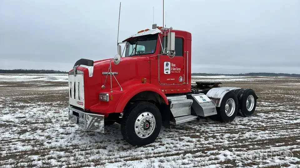 1994 Kenworth T800B Conventional Truck without Sleeper
