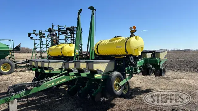 John Deere 7200
