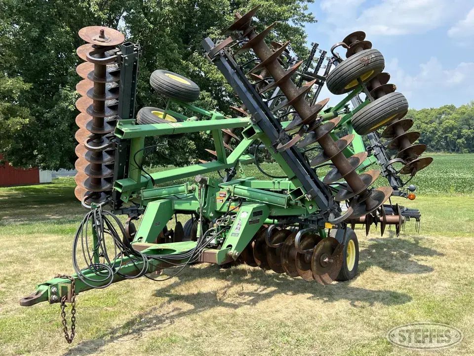 John Deere 635 Disc
