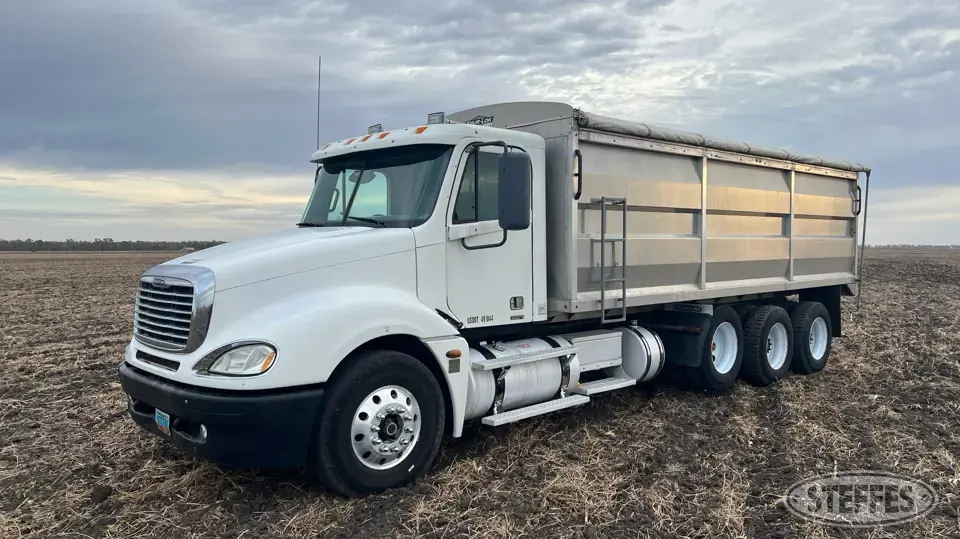 2005 Freightliner Columbia Tri-Axle Boxed Truck