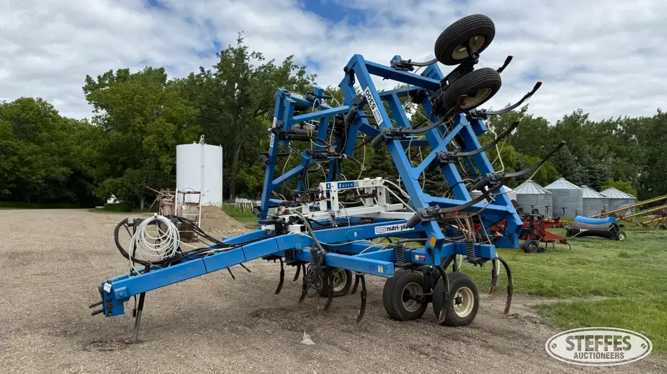 DMI Nutri-Placer 5300 NH3 Applicator