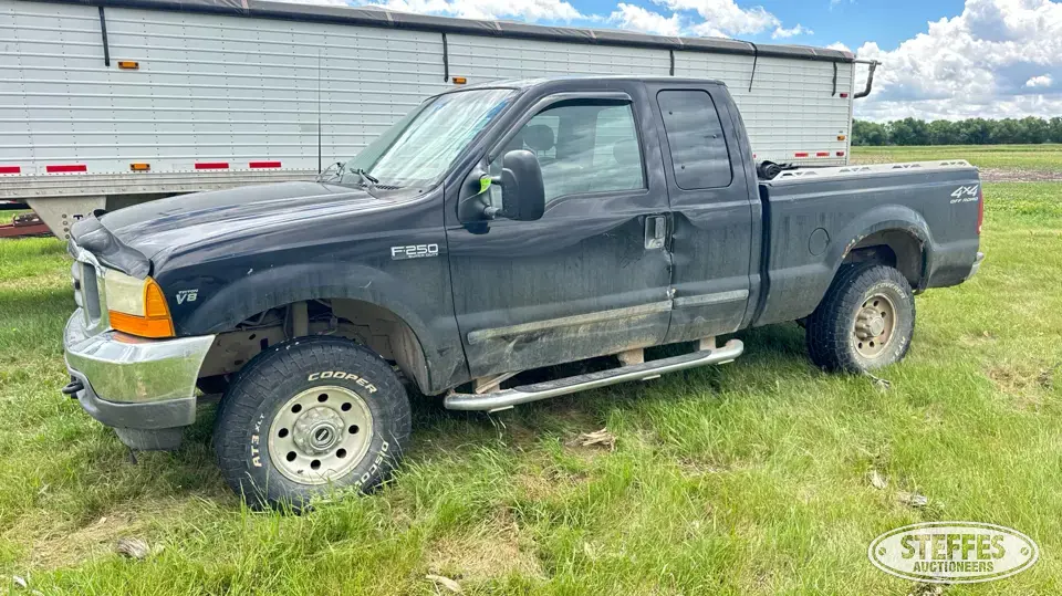 2001 Ford Super Duty F-250 XLT 3 Quarter Ton Pickup