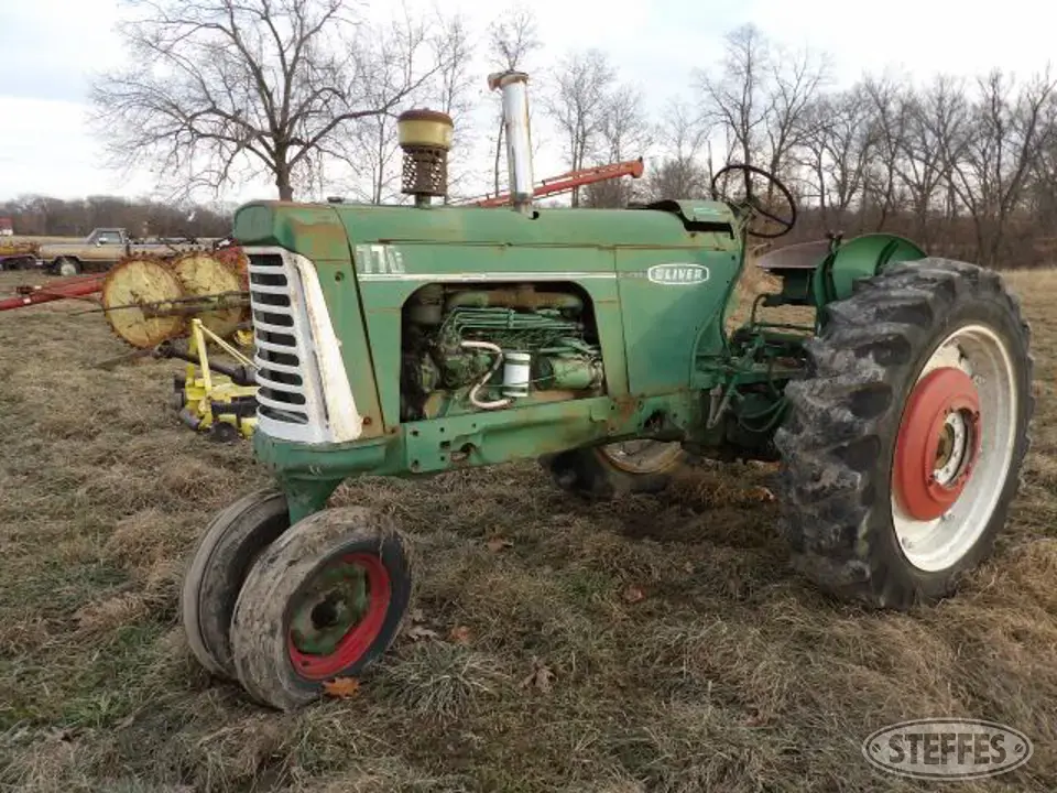 1960 Oliver 770 2WD Tractor