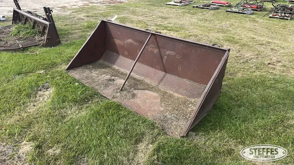 Skid steer snow bucket Skid Steer Bucket