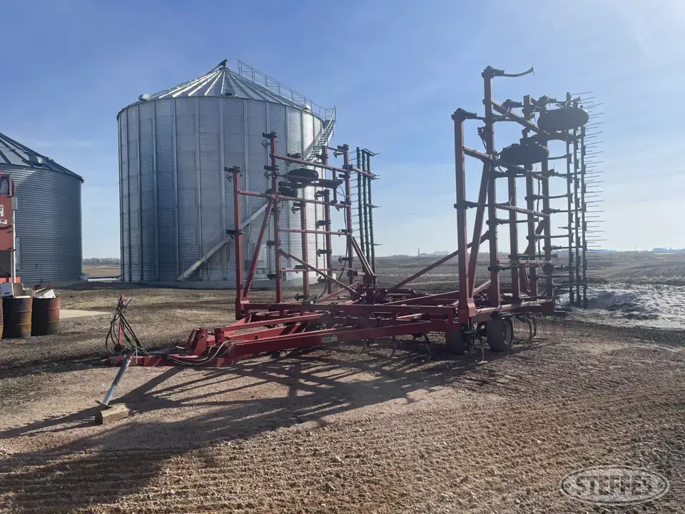 Case-IH 4900 Field Cultivator