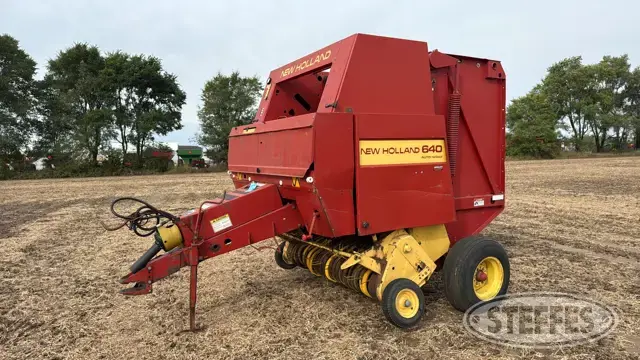 New Holland 640