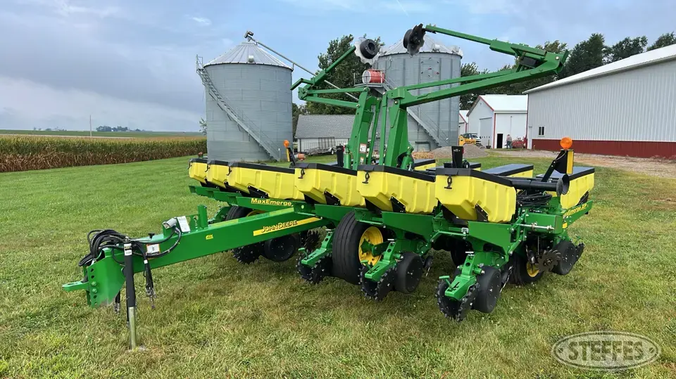 2014 John Deere 1760 12 or More Row Planter