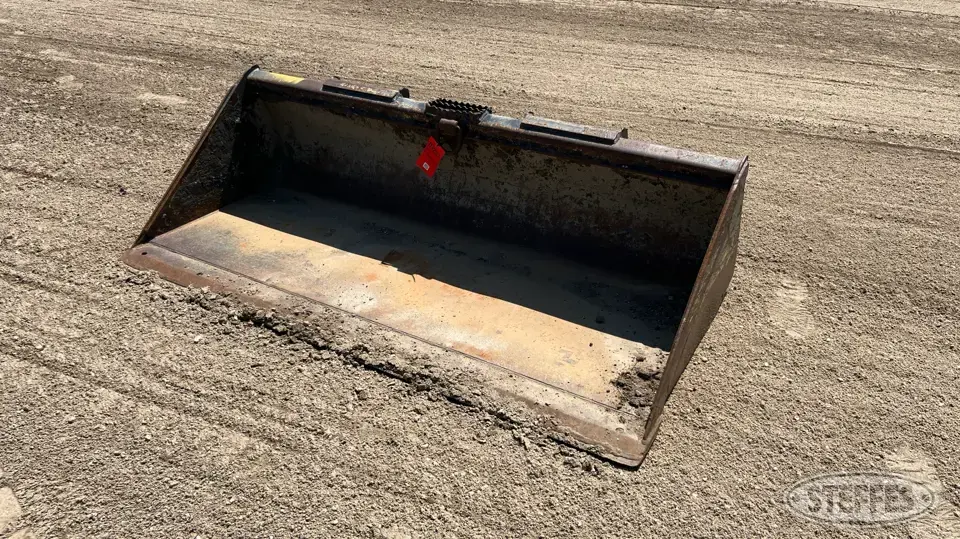 Deere Worksite Pro C76 Skid Steer Bucket