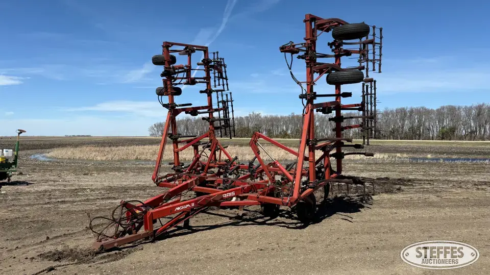Morris Magnum II Chisel Plow