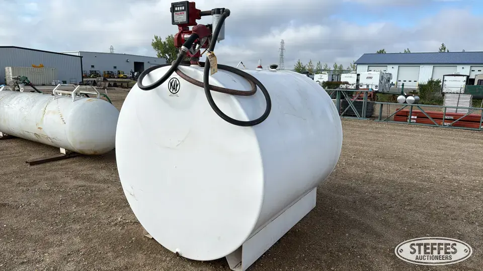 1,000 gal. horizontal fuel tank