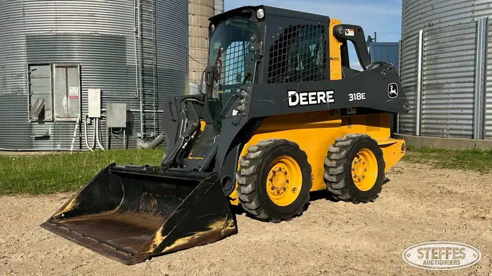 2014 John Deere 318E Wheeled Skid Steer