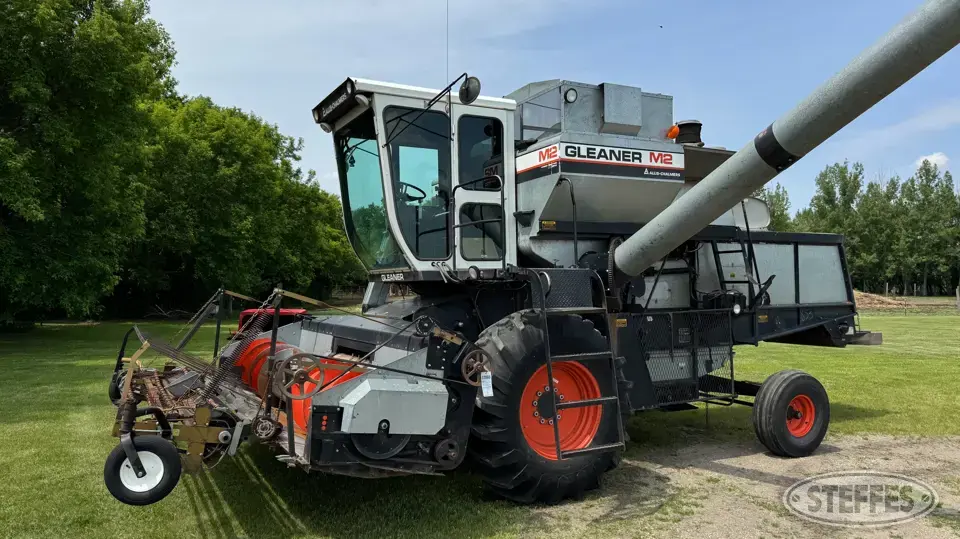 1977 Gleaner M2 Combine