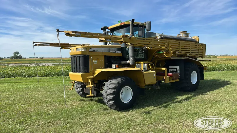 Ag-Chem Terra-Gator 8104 Self-Propelled Dry Applicators-Spreaders-Floater