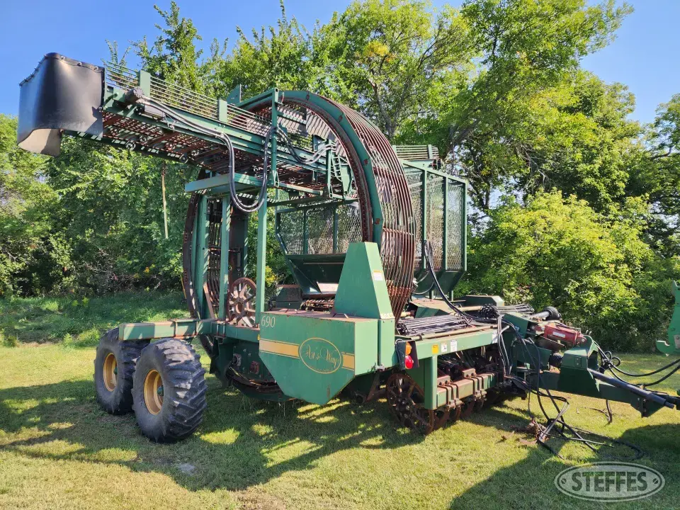 Arts Way 690 Sugarbeet Harvester