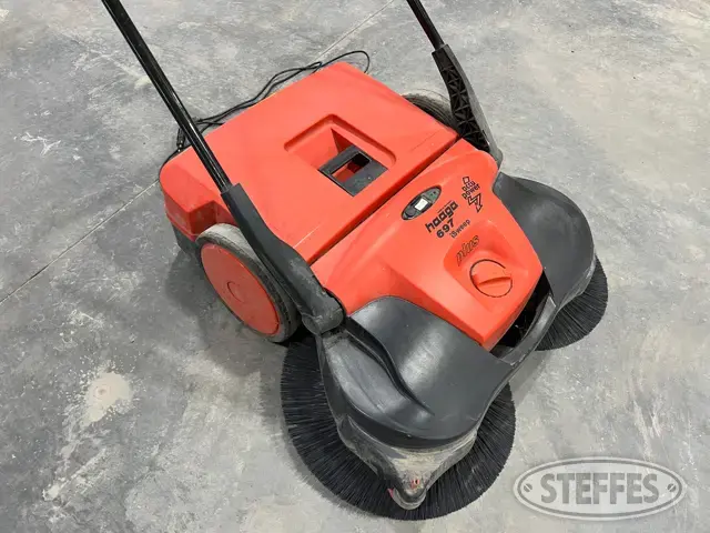 Haaga floor sweeper