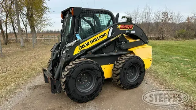 2016 New Holland L228
