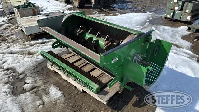 2012 John Deere S690 straw chopper