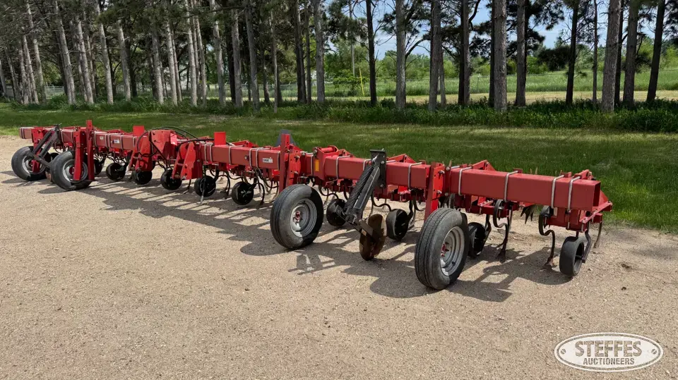 Case IH 183 Field Cultivator