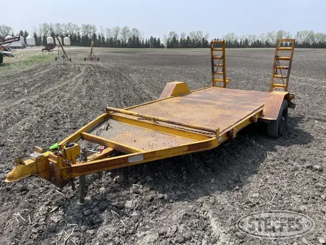 Single axle utility trailer