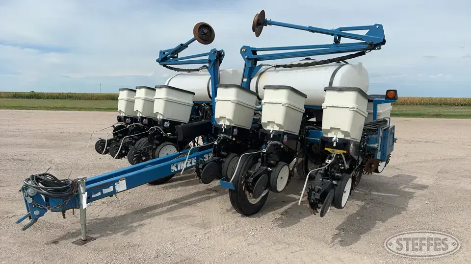 2007 Kinze 3200 12 or More Row Planter