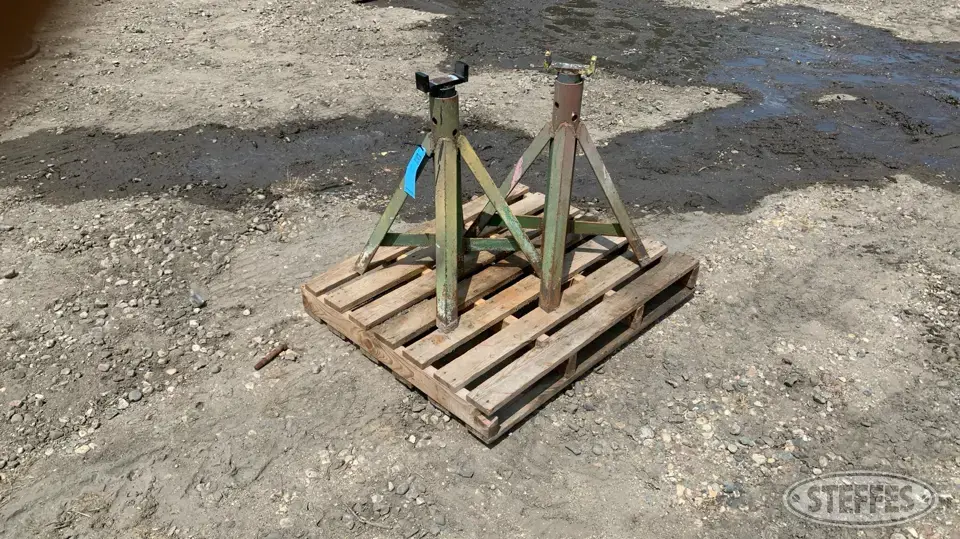 (2) Jack stands General Tools and Shop Supply